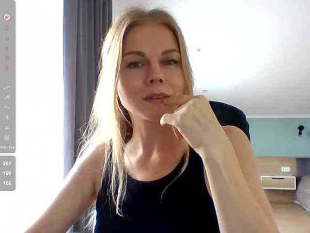 BlondaTina webcam