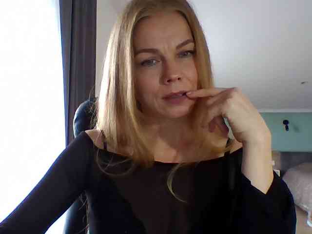 BlondaTina webcam
