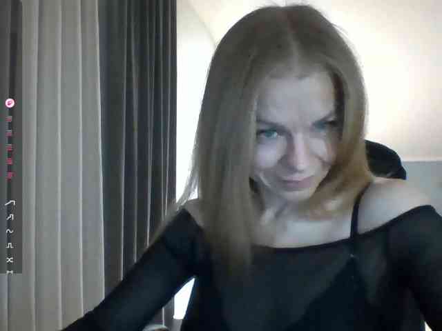 BlondaTina webcam