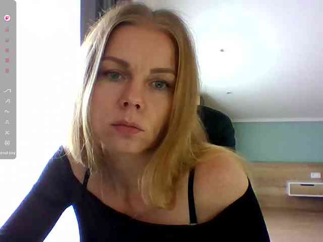 BlondaTina webcam