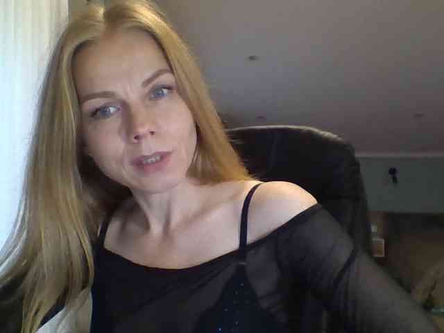BlondaTina webcam