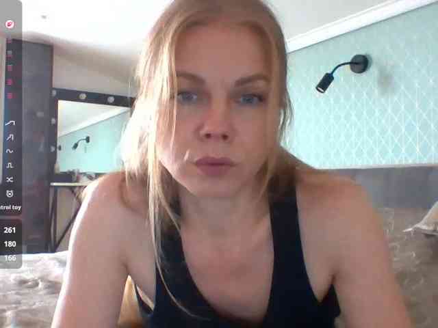 BlondaTina webcam
