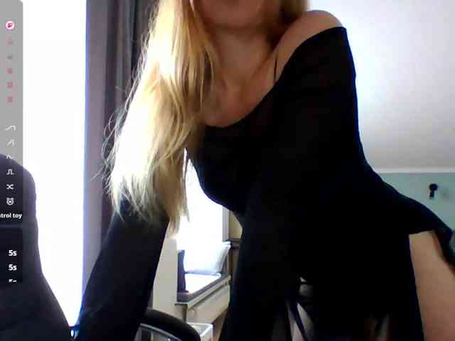 BlondaTina webcam