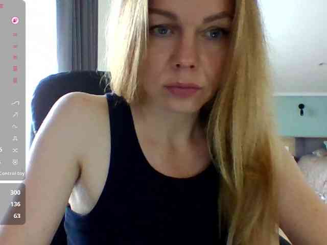 BlondaTina webcam