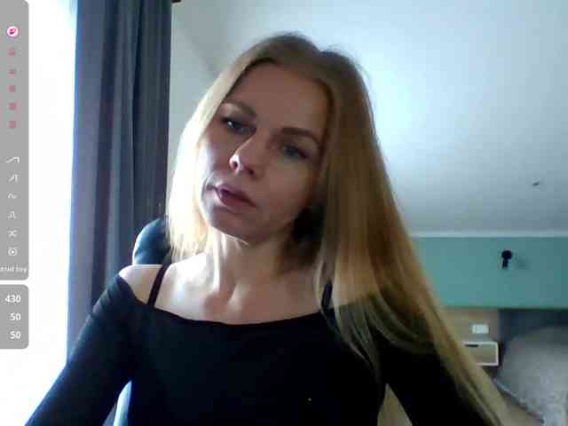 BlondaTina webcam