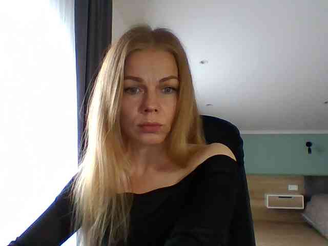 BlondaTina webcam