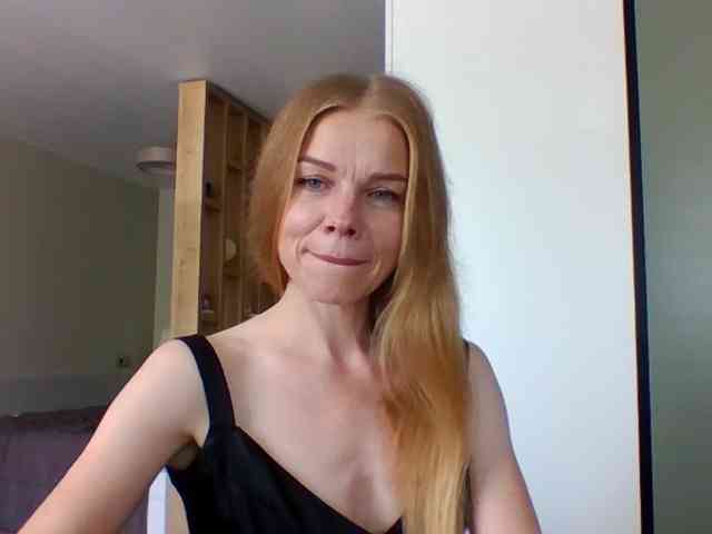 BlondaTina webcam