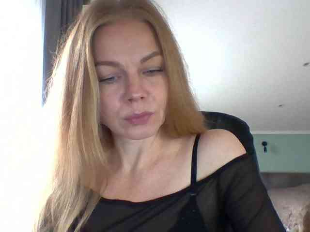 BlondaTina webcam