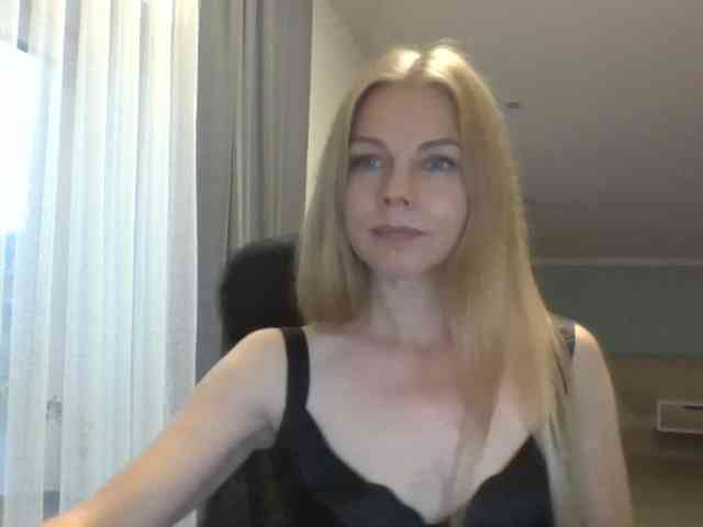 BlondaTina webcam