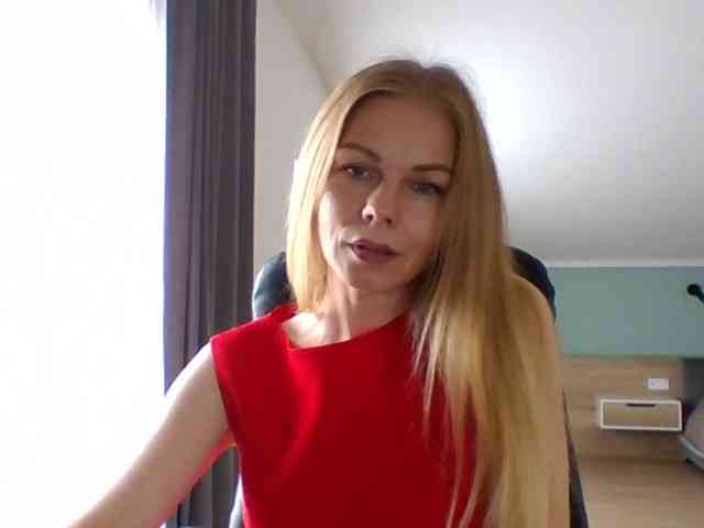 BlondaTina webcam