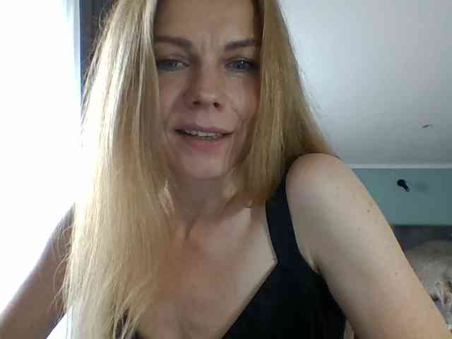 BlondaTina webcam