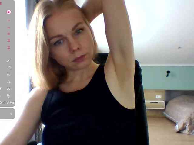 BlondaTina webcam