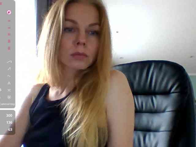 BlondaTina webcam