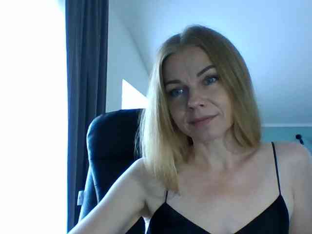BlondaTina webcam