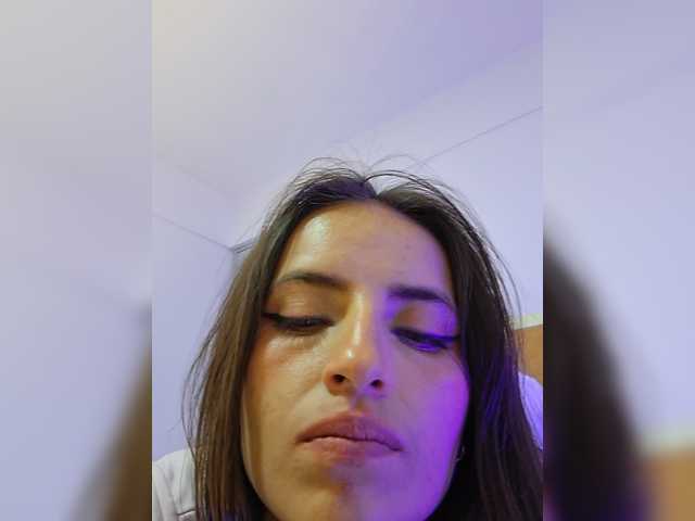 Reyasimos live cam on BongaCams