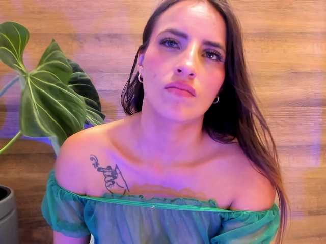Reyasimos live cam on BongaCams