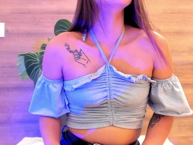Reyasimos live cam on BongaCams