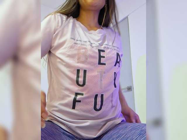 Reyasimos live cam on BongaCams