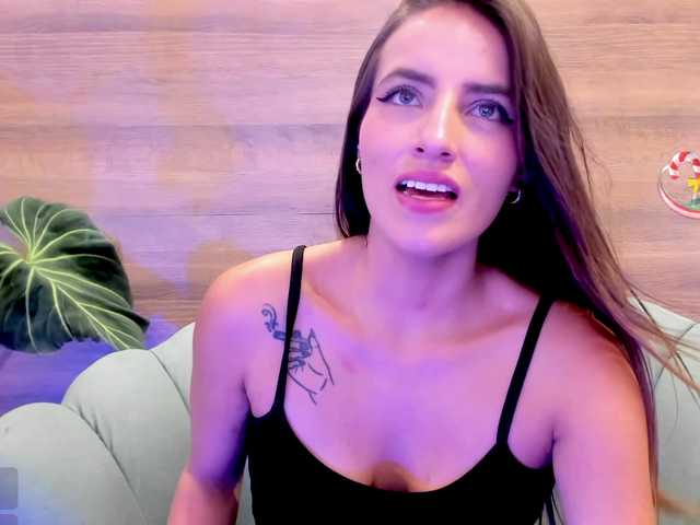 Reyasimos live cam on BongaCams