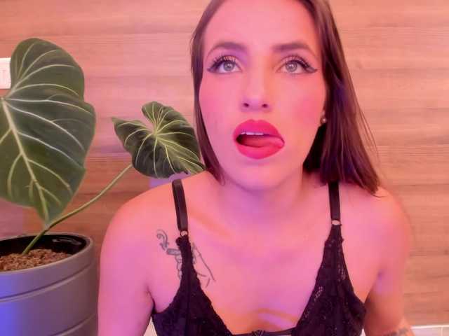 Reyasimos live cam on BongaCams