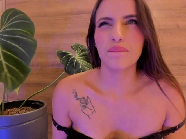 Reyasimos live cam on BongaCams
