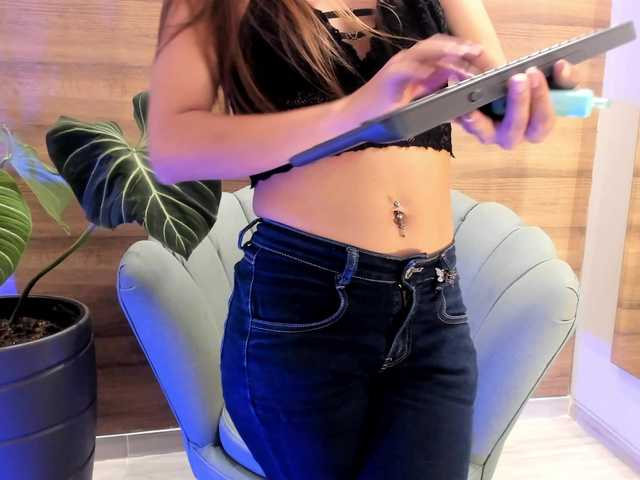Reyasimos live cam on BongaCams