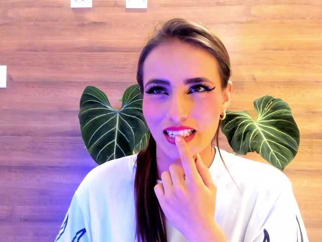 Reyasimos live webcam show