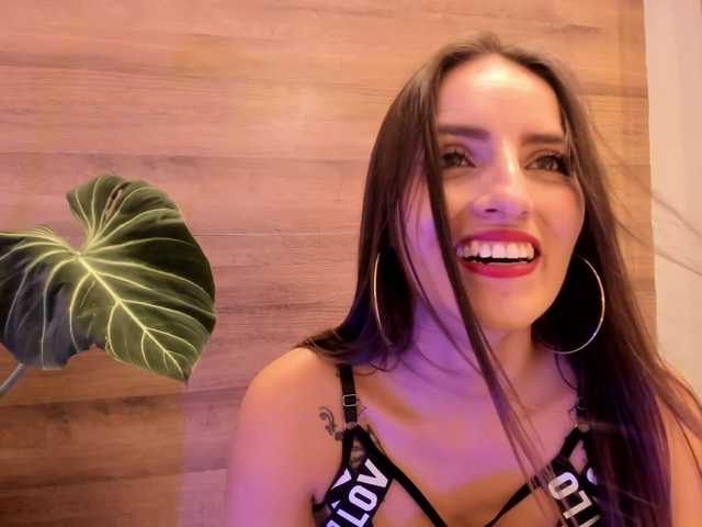 Reyasimos live cam on BongaCams