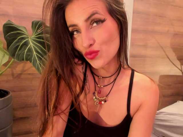 Reyasimos live cam on BongaCams