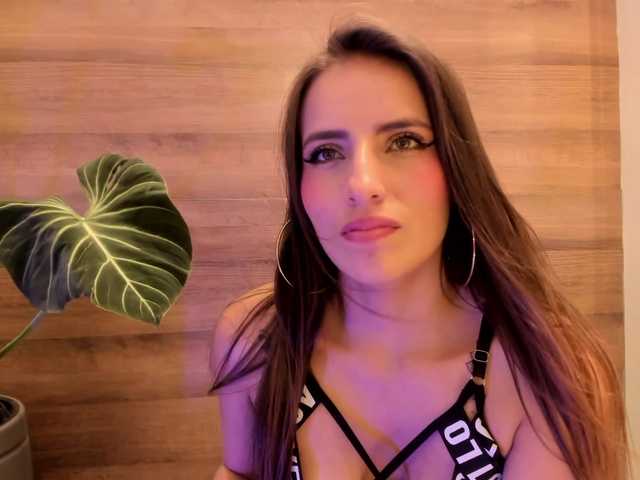 Reyasimos live cam on BongaCams