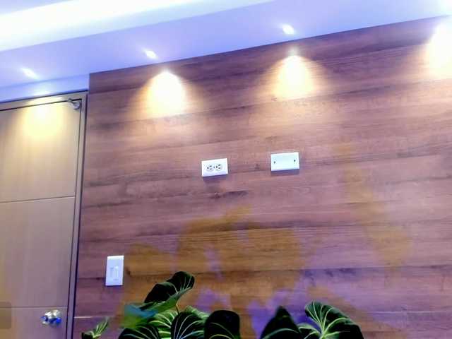 Reeyasimos live webcam show