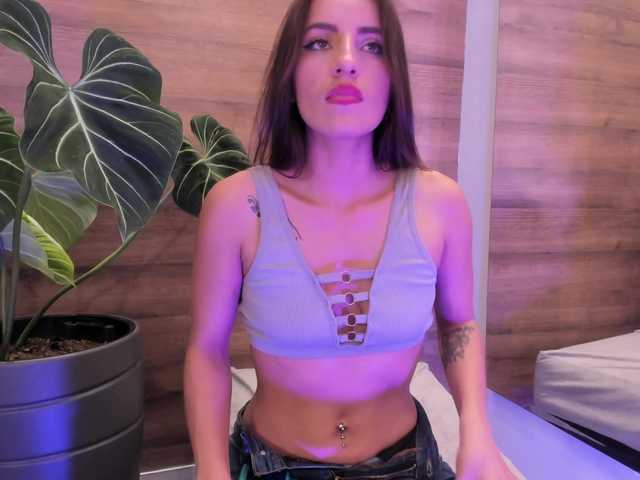 Reyasimos live cam on BongaCams