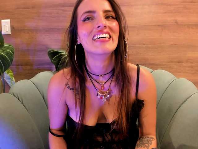 Reyasimos live cam on BongaCams