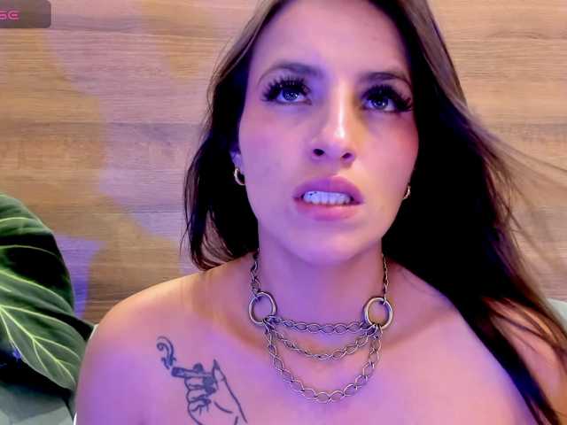 Reyasimos live cam on BongaCams