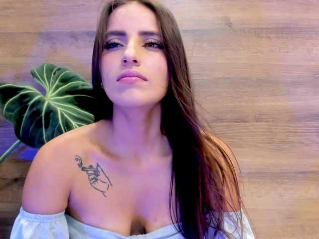 Reyasimos live cam on BongaCams