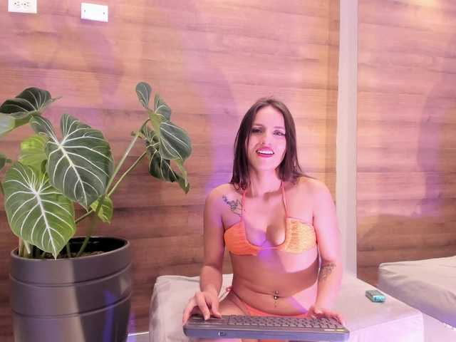 Reyasimos live cam on BongaCams