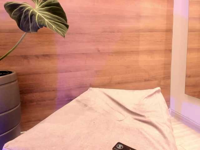 Reyasimos live cam on BongaCams
