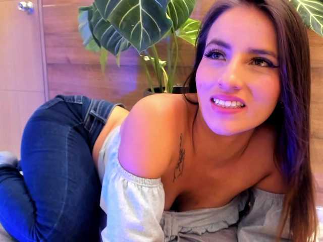 Reyasimos live webcam show
