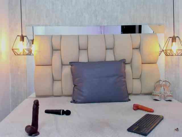 Samantha-Skyy Sex Cam Show