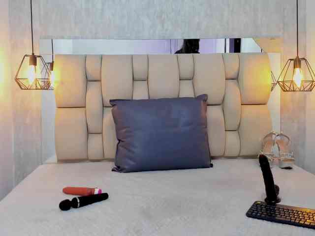Samantha-Skyy Sex Cam Show
