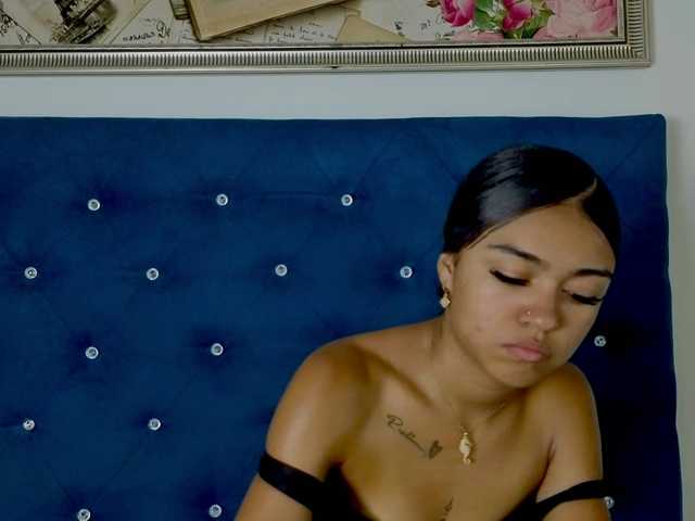 halaia1 live cam on BongaCams