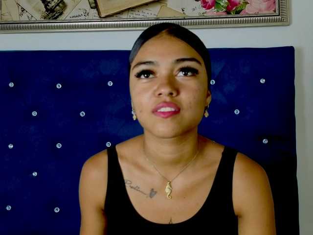 halaia1 live cam on BongaCams
