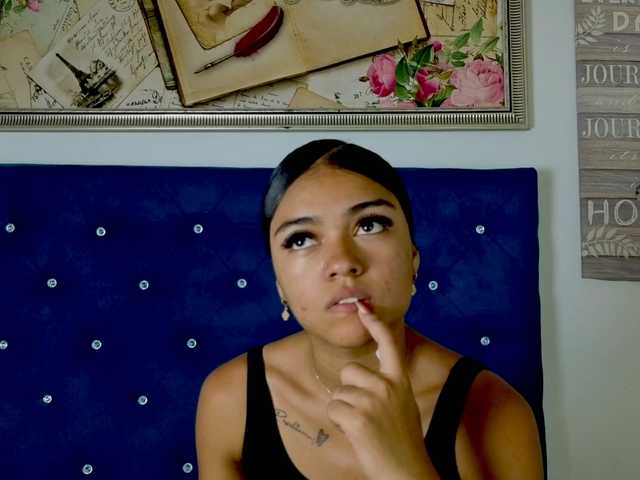 halaia1 live cam on BongaCams