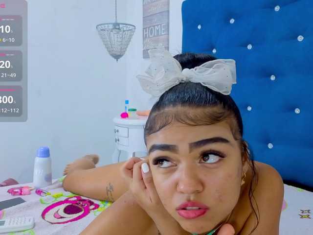 halaia1 live cam on BongaCams