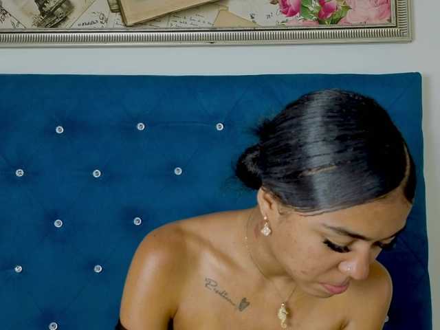 halaia1 live cam on BongaCams