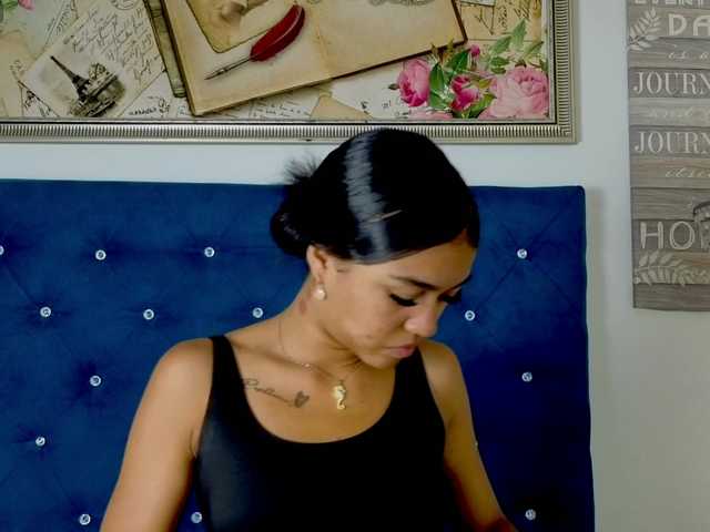 halaia1 live cam on BongaCams