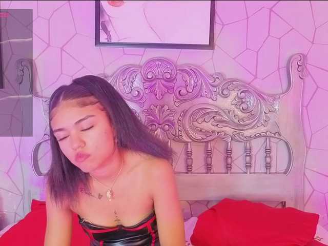 halaia1 live cam on BongaCams