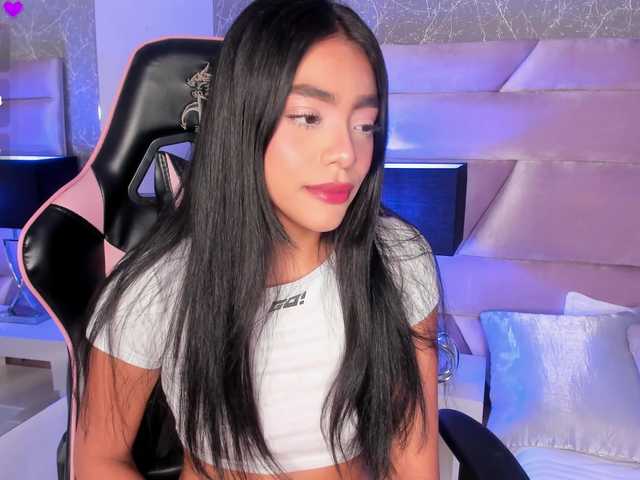 IzanThorne live webcam show