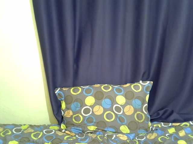 Precious-22 live cam on BongaCams