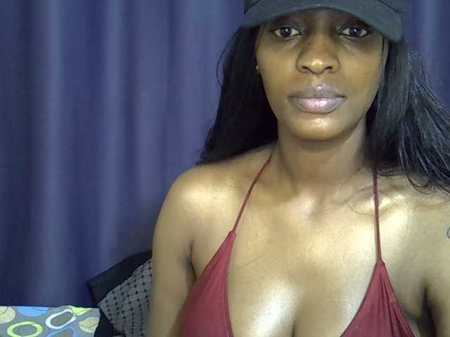 Precious-22 live cam on BongaCams